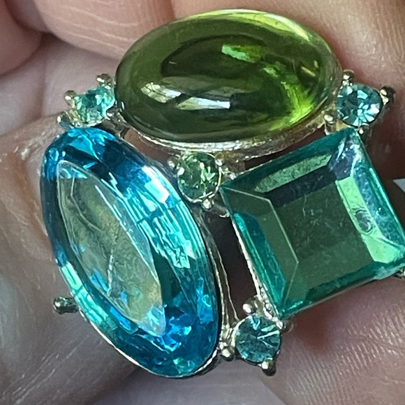 Avon Aqua Cluster Button Earrings Clip NIB - Picture 8 of 10